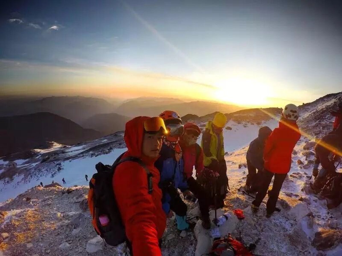 Golden hour on the descent, Yunnan